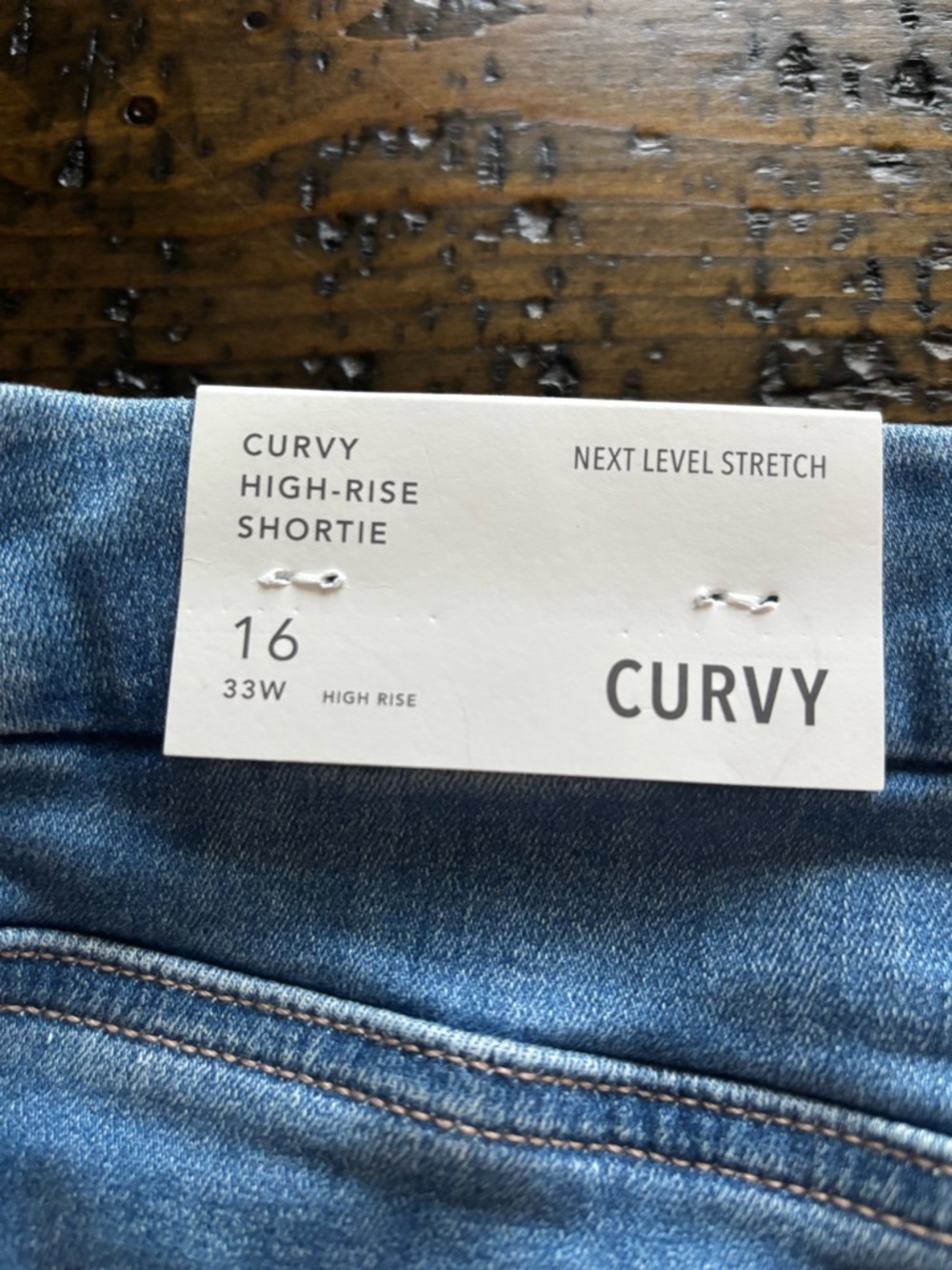 NWT American Eagle Curvy High-Rise Shortie Distressed Jean Shorts - 16 / 33W - Picture 9 of 9